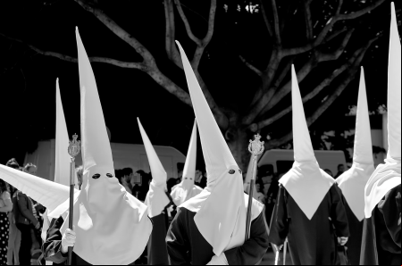 El capirote es uno de los elementos más característicos