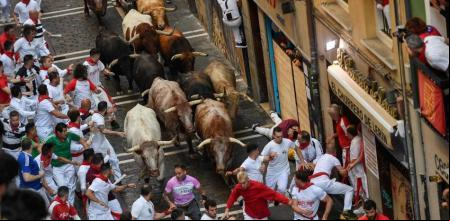 Los Sanfermines recuperan los encierros con una carrera nerviosa, pero sin heridos por asta de toro