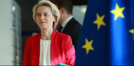 Brussels (Belgium), 21/05/2025.- European Commission President Ursula von der Leyen arrives for the weekly College meeting of EU Commissioners, in Brussels, Belgium, 21 May 2025. (Bélgica, Bruselas) EFE/EPA/OLIVIER HOSLET