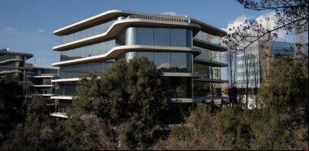 Sede de Grifols en Barcelona, a 9 de enero de 2023, en Sant Cugat del Vallès, Barcelona, Catalunya (España). La firma de análisis Gotham City Research ha realizado un informe sobre la compañía española especializada en el sector farmacéutico y hospitalario, Grifols, a la que acusa de manipular sus ratios de deuda y el resultado bruto de explotación (Ebitda) para reducir artificialmente el apalancamiento, por lo que advierte de que sus acciones serían 