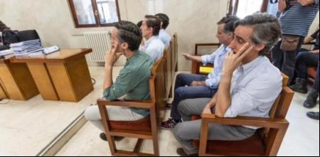 Los hermanos Ruiz-Mateos sentados en el banquillo de los acusados Audiencia provincial de Palma de Mallorca.