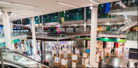 Investigado por terrorismo yihadista el hombre que atacó con un hacha un McDonald's en el Màgic de Badalona