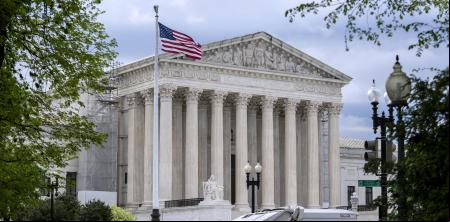 El Tribunal Supremo permite a Trump revocar la protección humanitaria de 500.000 inmigrantes