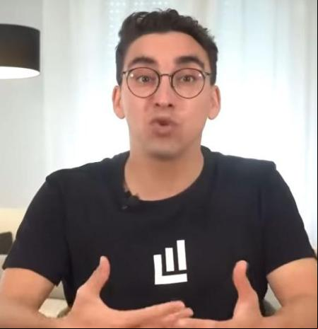 Carlos Galán, experto en finanzas: “He pasado los últimos 10 años de mi vida estudiando el mundo del dinero y estos son los 8 hábitos que te van haciendo pobre”