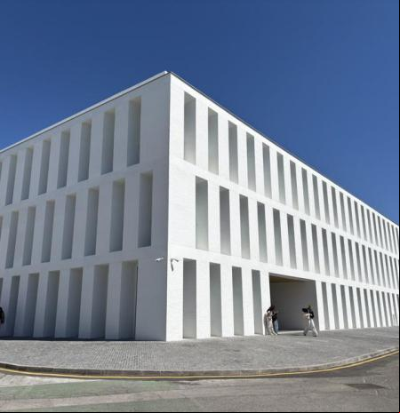 Un palacio para universitarios (★★★✩✩)