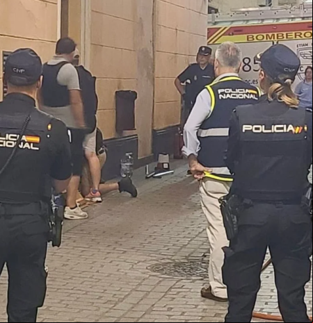Detienen a un hombre en Cádiz por amenazar con volar el edificio en el que vivía con bombonas de gas