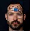 Un tatuatge electrònic al front permet mesurar l’esforç mental en temps real