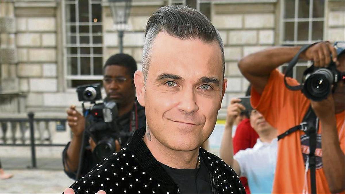 Robbie Williams subastará tres Banksy de su colección personal