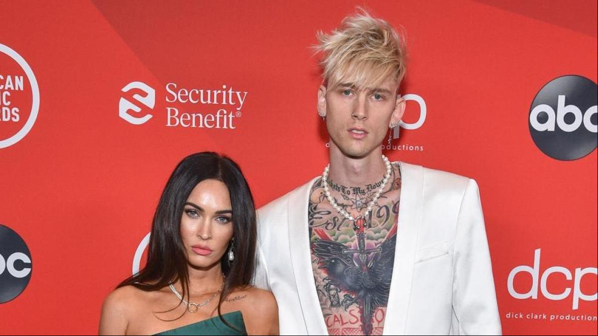 Megan Fox y Machine Gun Kelly se comprometen en un vídeo: Y luego bebimos la sangre del otro