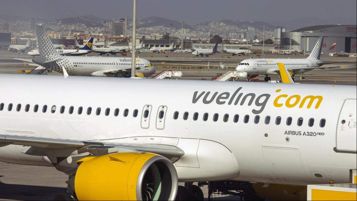 Los tripulantes de cabina de Vueling convocan huelgas hasta enero