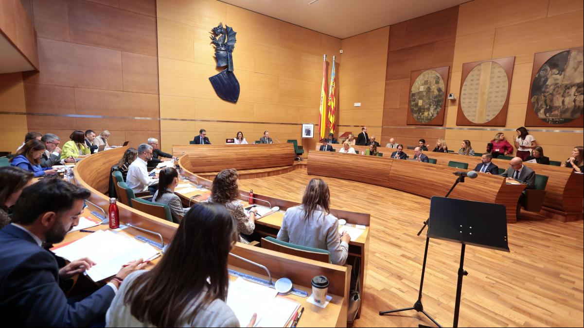 El nuevo equipo de Gobierno de PP y Vox en València aprueba en pleno la rebaja del IBI