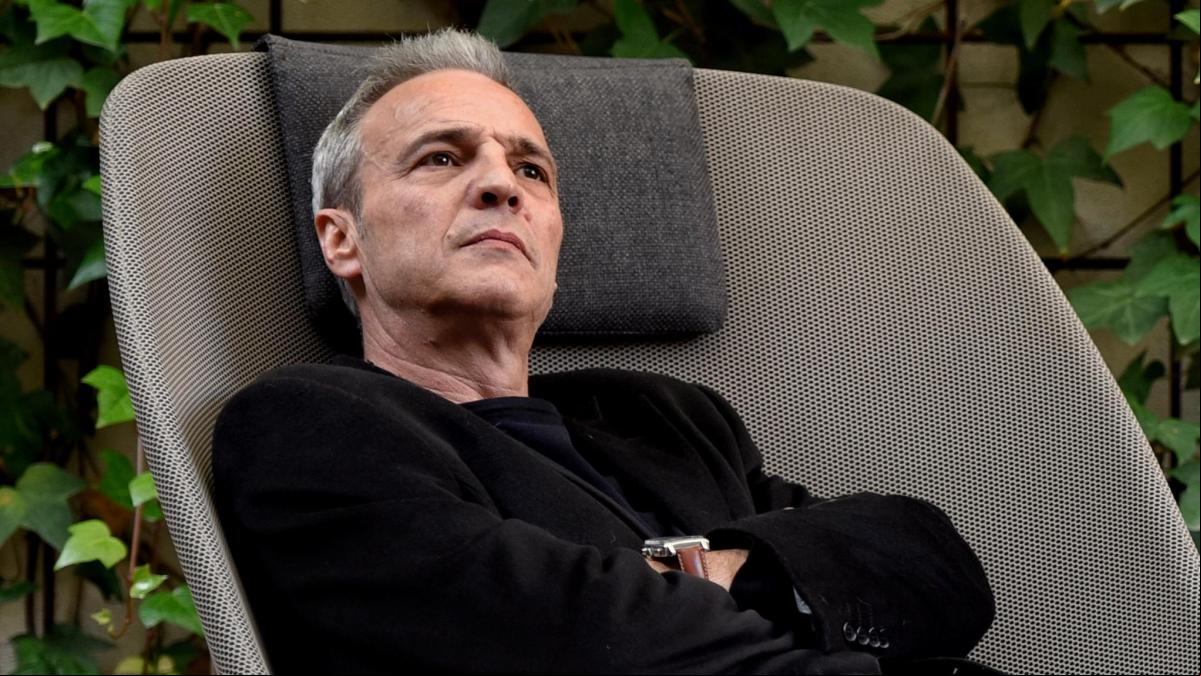 David Summers, cantante de Hombres G: “Lo peor que me podía pasar era que se me pusiera en rojo el semáforo delante de un colegio cuando salían las niñas, era puro histerismo, me golpeaban el coche”