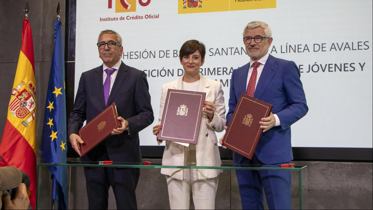 Vivienda y el Santander inician la línea de avales de 2.500 millones para jóvenes y familias