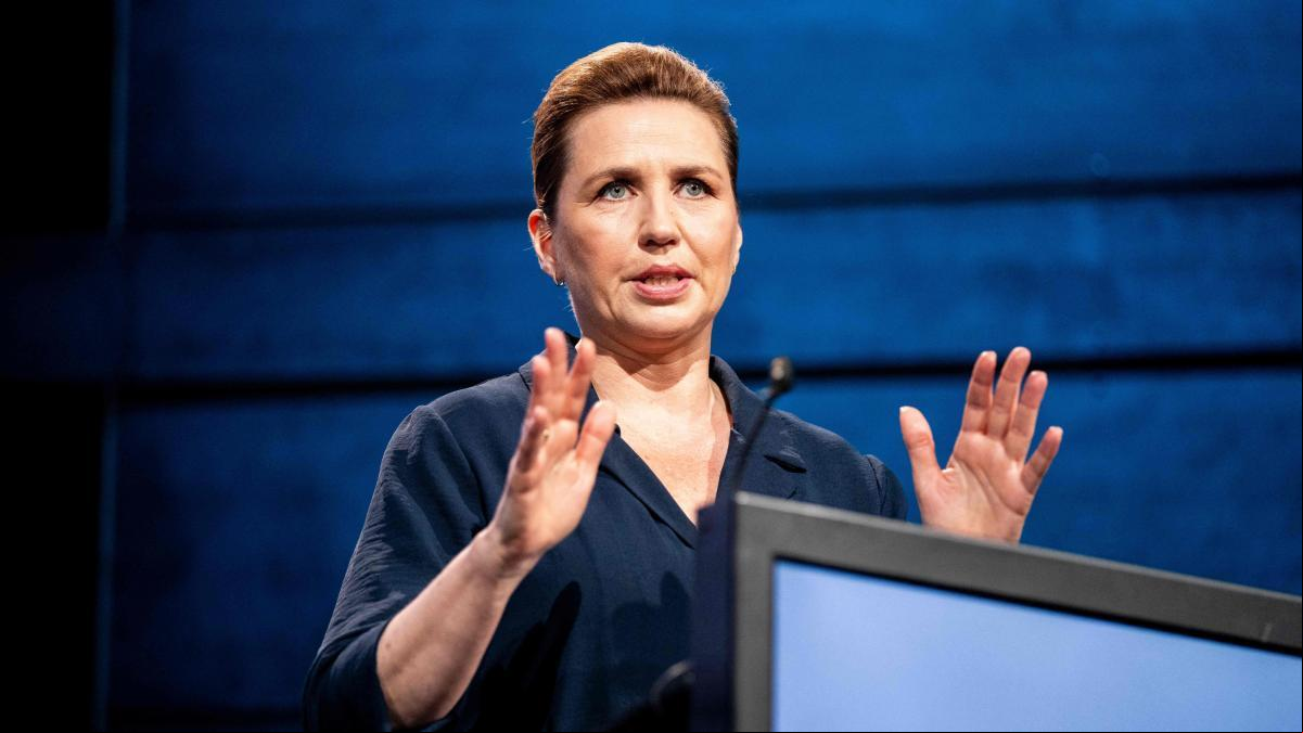 Detienen a un individuo tras agredir a la primera ministra danesa en el centro de Copenhague