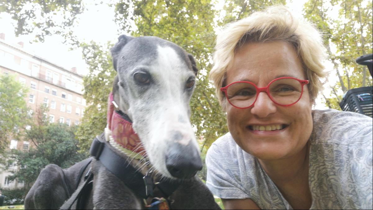 “Urtzi, mi galgo, detecta cuándo voy a tener un ataque de ansiedad a través de mi olor corporal”