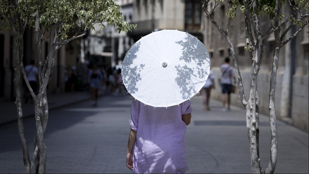 La primera ola de calor del verano pone en alerta a gran parte del país por temperaturas de más de 40 grados