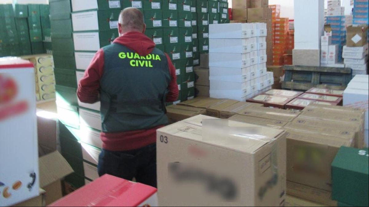 Tres detenidos por estafar a empresas de dulces y turrones de Alicante