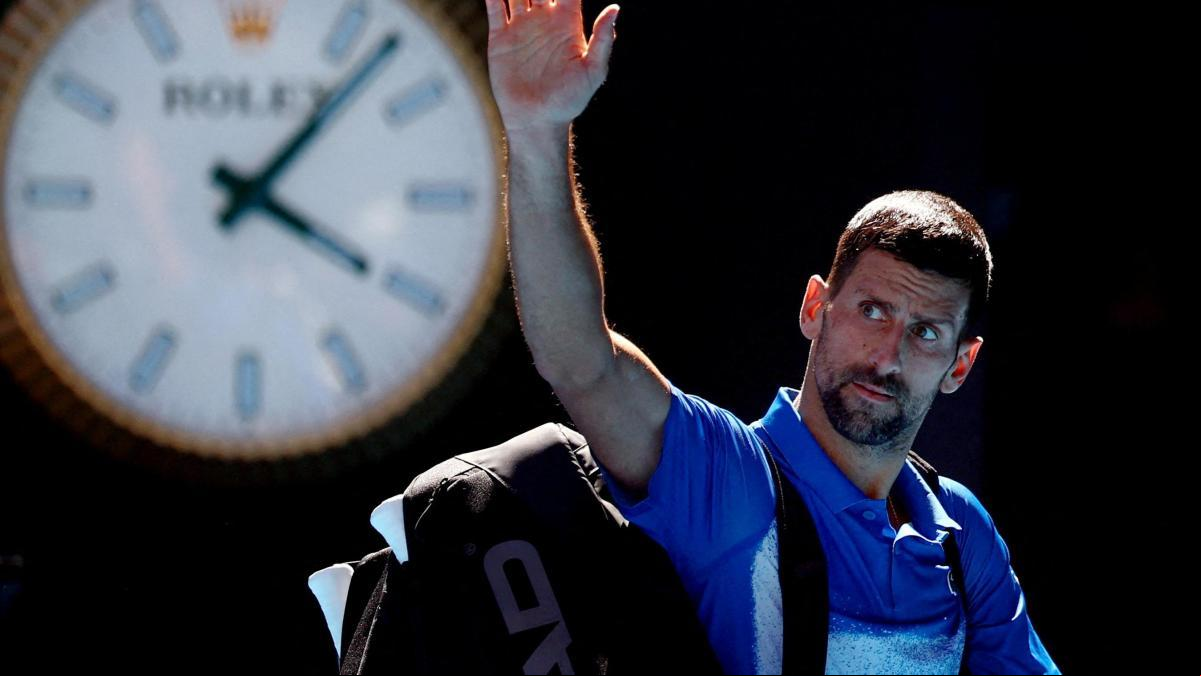 Djokovic se retira lesionado del Open de Australia ante Zverev entre abucheos: “No le silbéis, por favor”