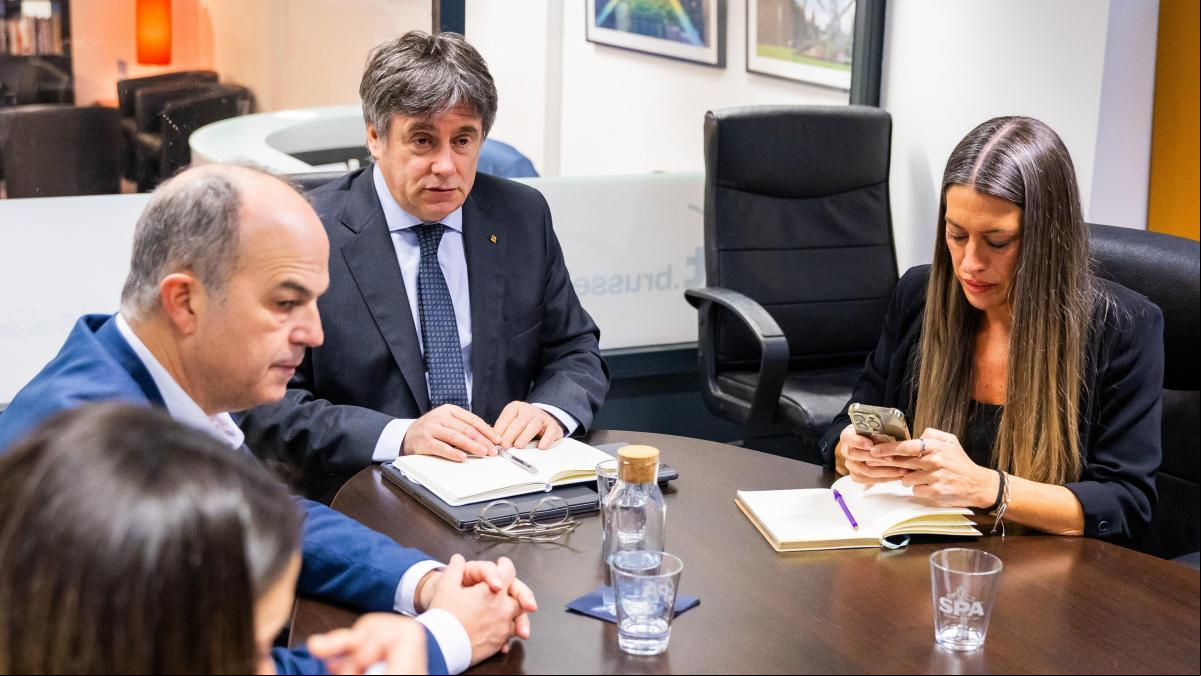 Una delegación de empresarios catalanes se reúne con Puigdemont por la reducción de la jornada laboral