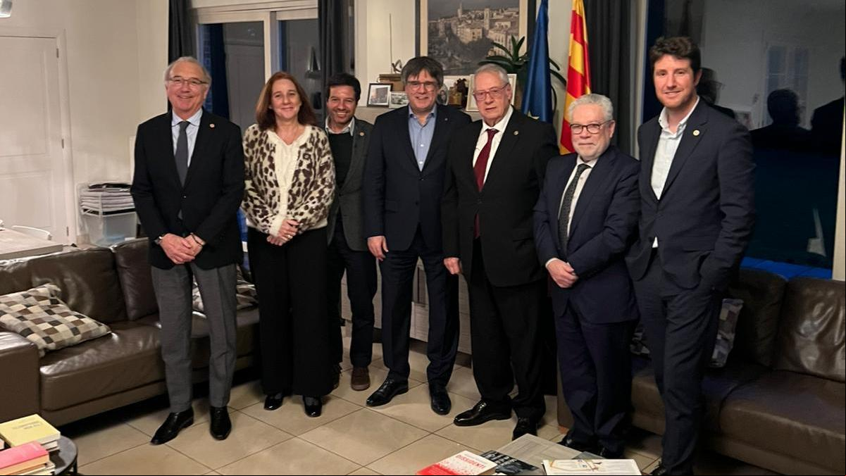 Empresarios catalanes acuden a Puigdemont para influir sobre Sánchez