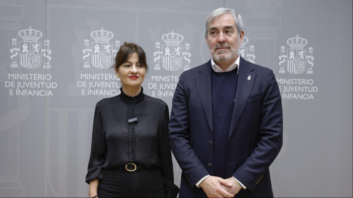 El Gobierno y Canarias sellan los criterios para repartir a los 4.000 menores migrantes