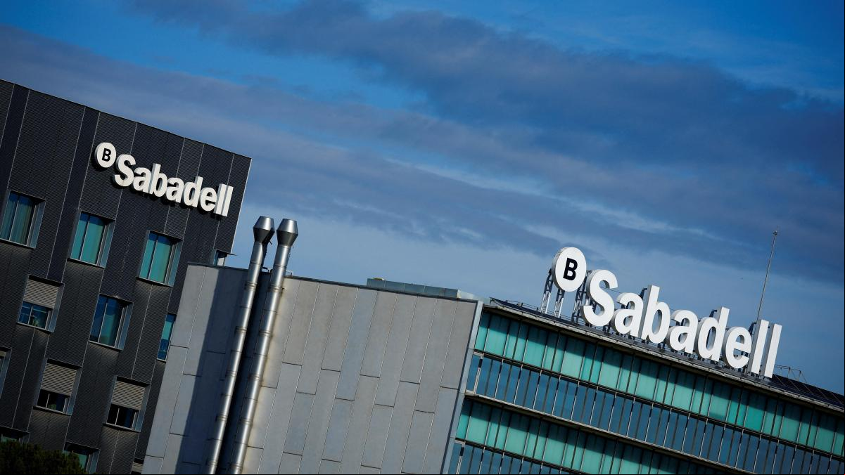 La CNMC concluye que el Sabadell no es “insustituible” en el negocio de pymes