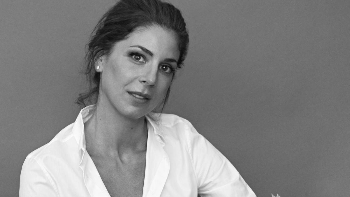 Ana Santamarina, experta en dermocosmética: “Aunque las manchas estén solo en el rostro, tomar el sol en el cuerpo puede reactivarlas por el efecto sistémico de la radiación UV”