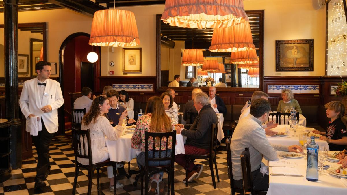 7 Portes, 188 años de historia al servicio de la gastronomía