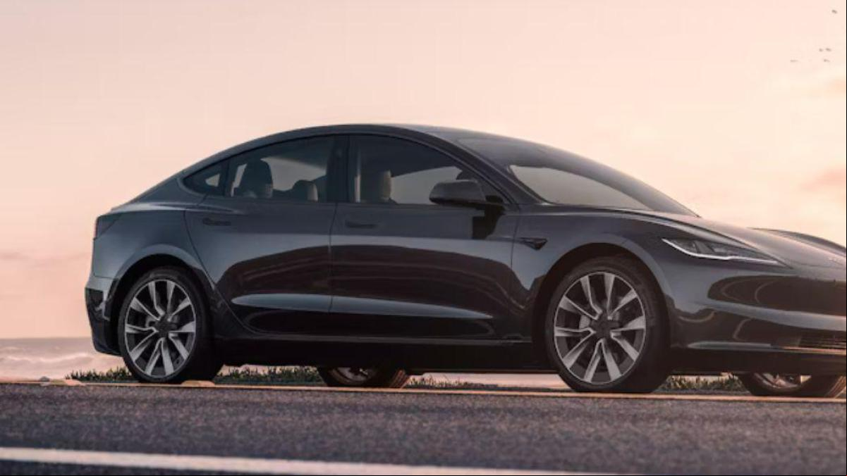 El grave problema que encuentran expertos en automóviles al examinar por dentro un Tesla Model 3 con varios años de antigüedad