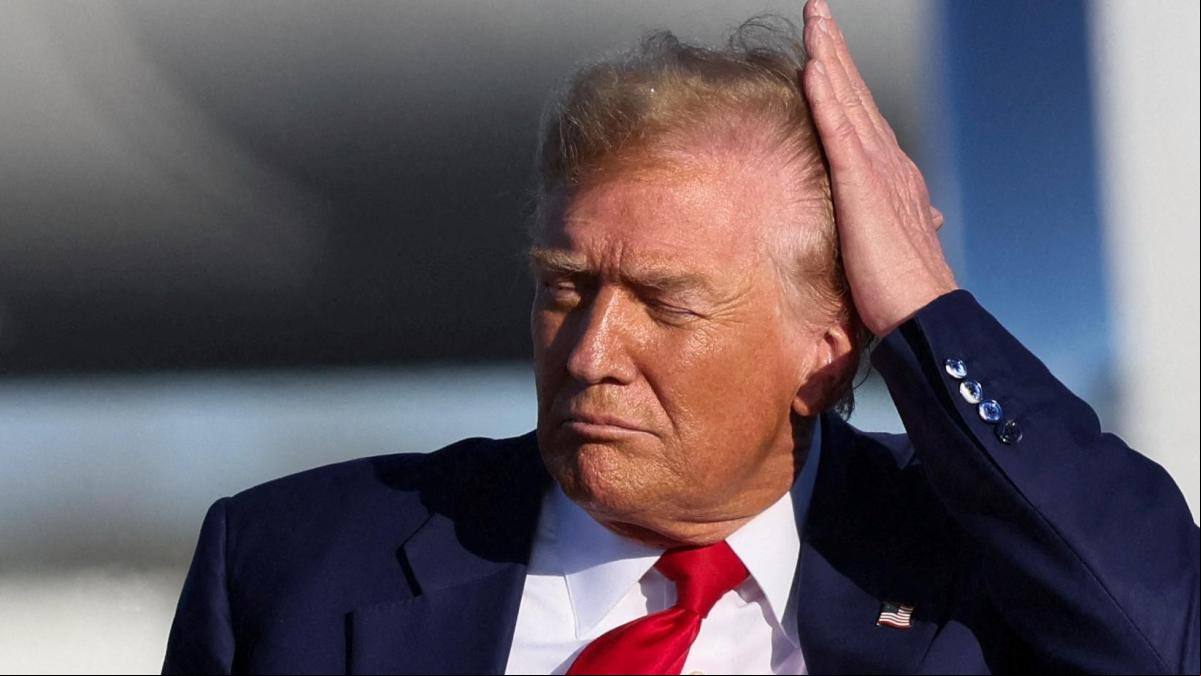 Trump firma un decreto que aumenta la presión de las duchas: “Para cuidar mi hermoso cabello”