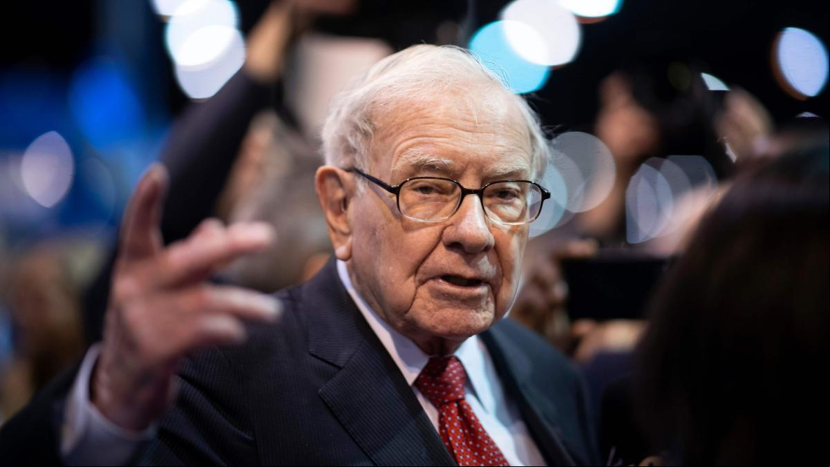 Warren Buffett, empresario multimillonario y oráculo de Wall Street: “No te preocupes demasiado por los salarios iniciales y ten mucho cuidado con quién trabajas, porque adoptarás los hábitos de quienes te rodean”