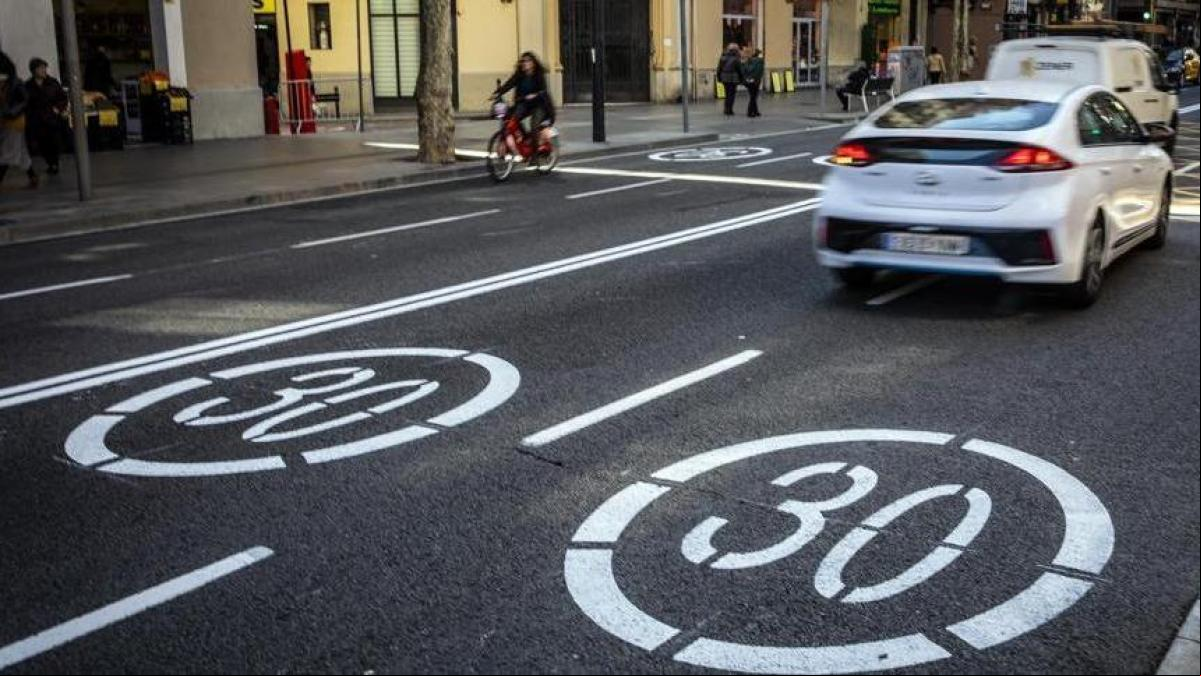 Badalona En Comú Podem propone limitar la velocidad a 30 km/h por la ciudad