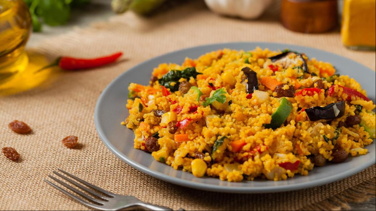 Taboulé de cuscús con tofu y verduras, una receta sencilla y sana para el táper