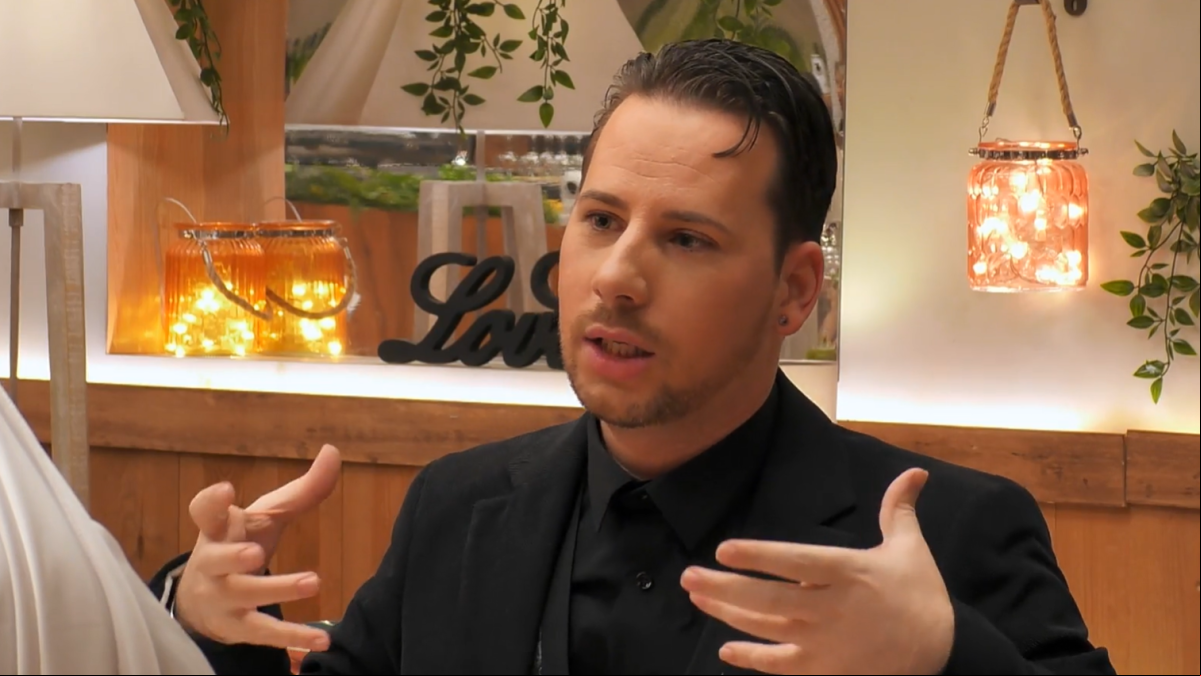 Un soltero de First Dates impacta a su cita con su experiencia más paranormal: Me vino a estrangular