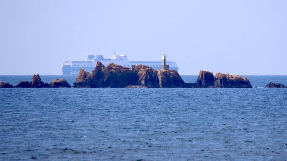 Mucho tráfico en el mar en las Formigues