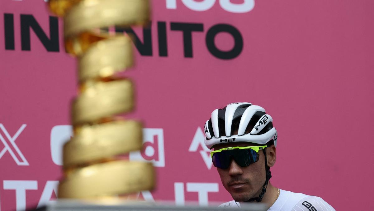 Ayuso: “Si tengo que perder el Giro, que el disgusto sea por un compañero“” Ayuso: “Si tengo que perder el Giro, que el disgusto sea por un compañero“”