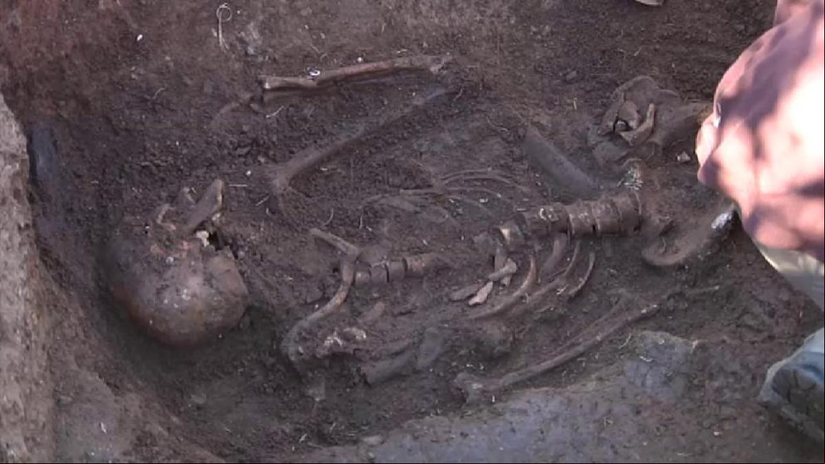 Hallada la fosa de 150 civiles asesinados por falangistas en Belchite