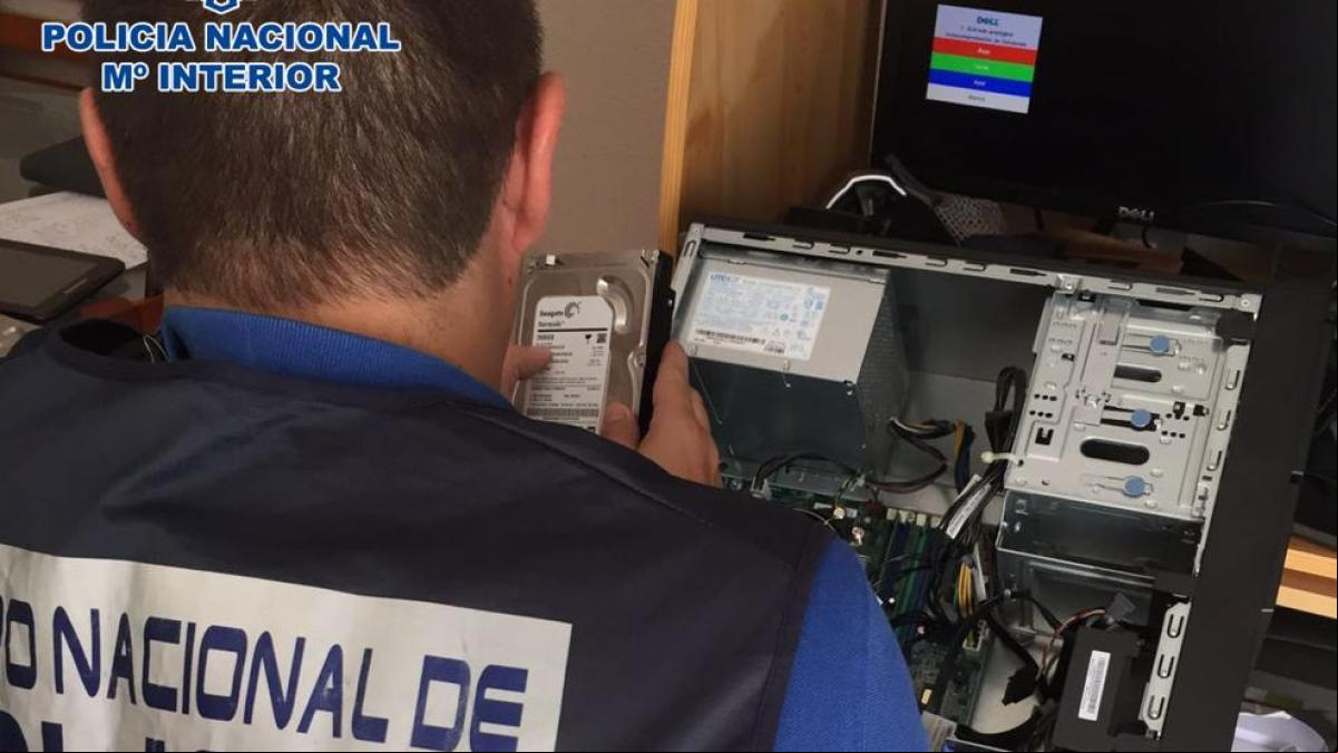 Detenido en Alicante un hombre de 65 años que intercambiaba fotos sexuales con una niña de 10