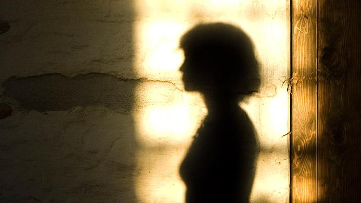 Las mujeres jóvenes viven una media de 4 años con su agresor