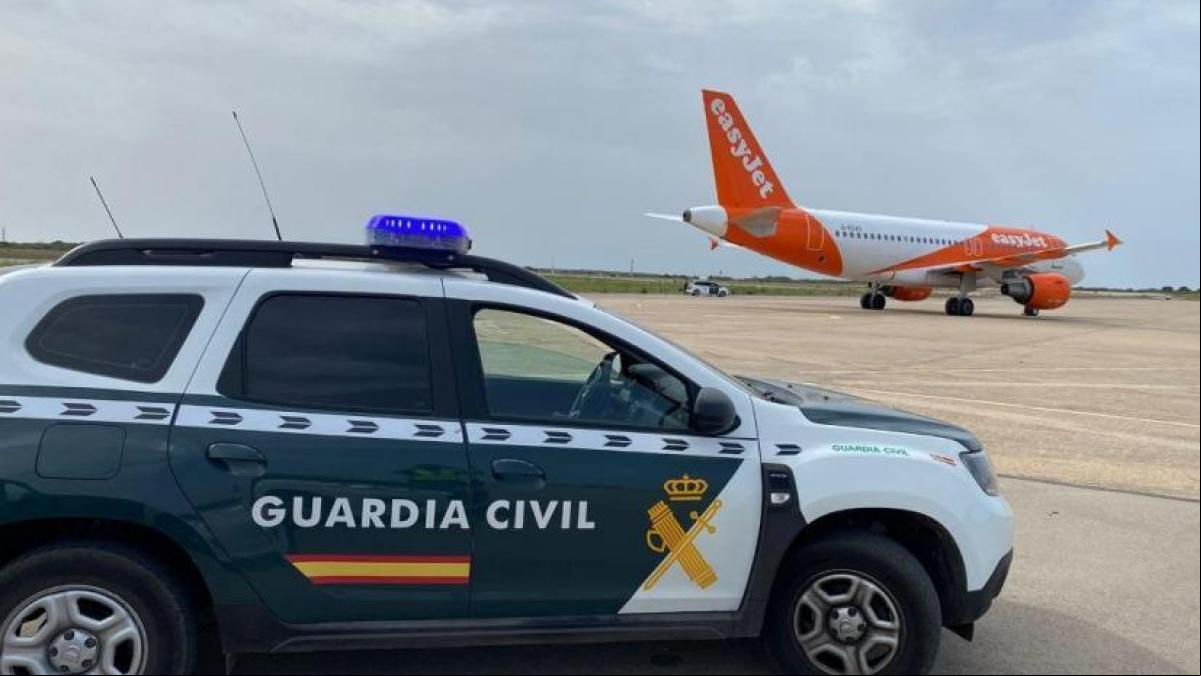 Absuelto el joven británico que movilizó a un caza del Ejército por una amenaza de bomba