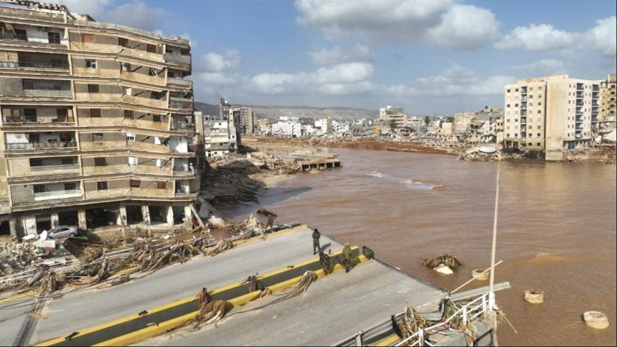 Aumentan a más de 6.800 los muertos en Libia a medida que se recuperan cuerpos del mar