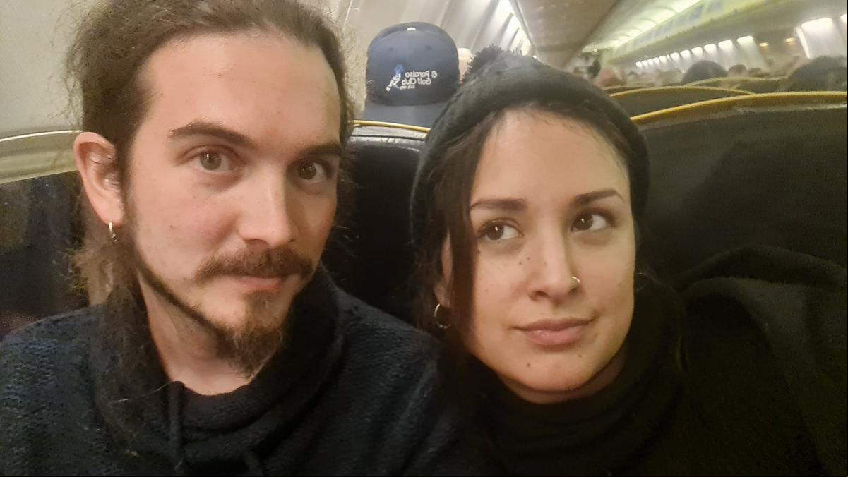 La contundente respuesta de Ryanair a unos s que no pudieron volar juntos: Él no se ve tan feliz...