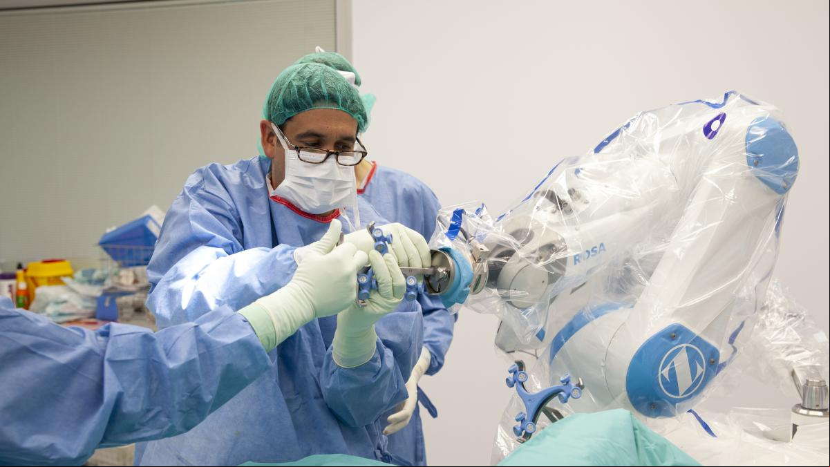 ROSA: cirugía de prótesis de rodilla asistida por robot