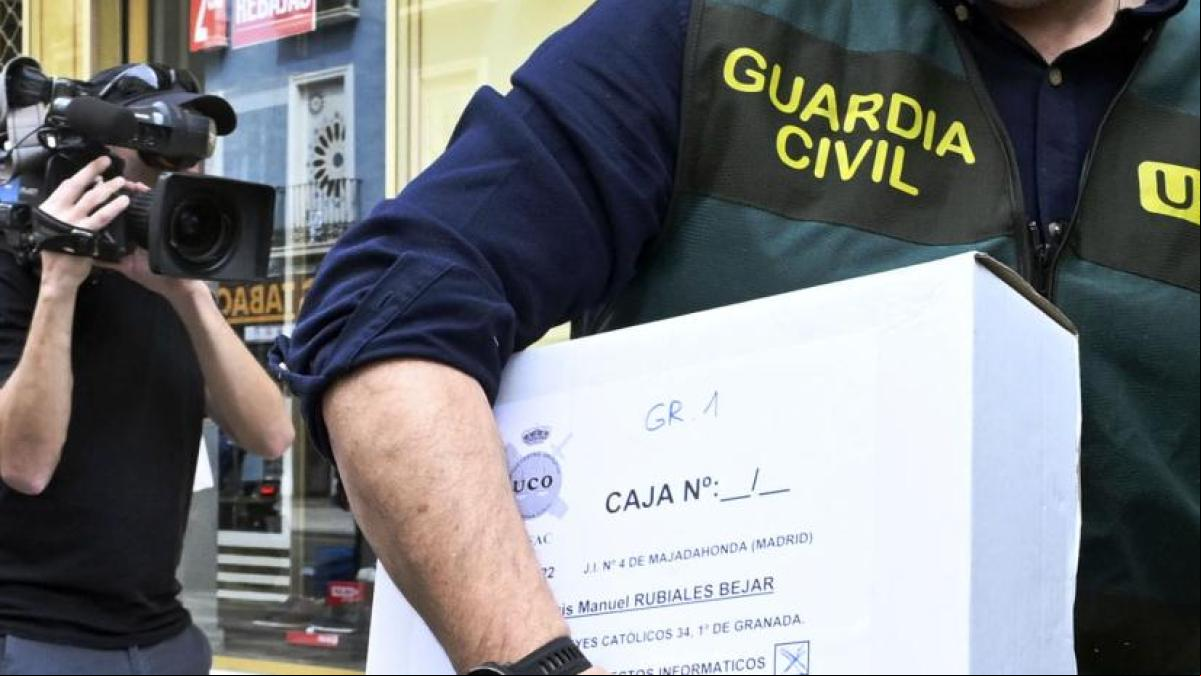 La juez deja en libertad sin medidas cautelares a la mano derecha de Rubiales en la RFEF