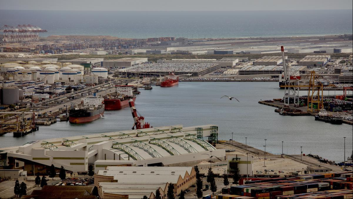El Govern tacha de “invento” la desalinizadora flotante de Barcelona y la coloca en vía muerta