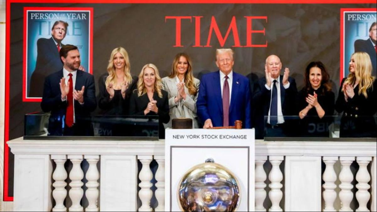 Trump toca la campana de Wall Street