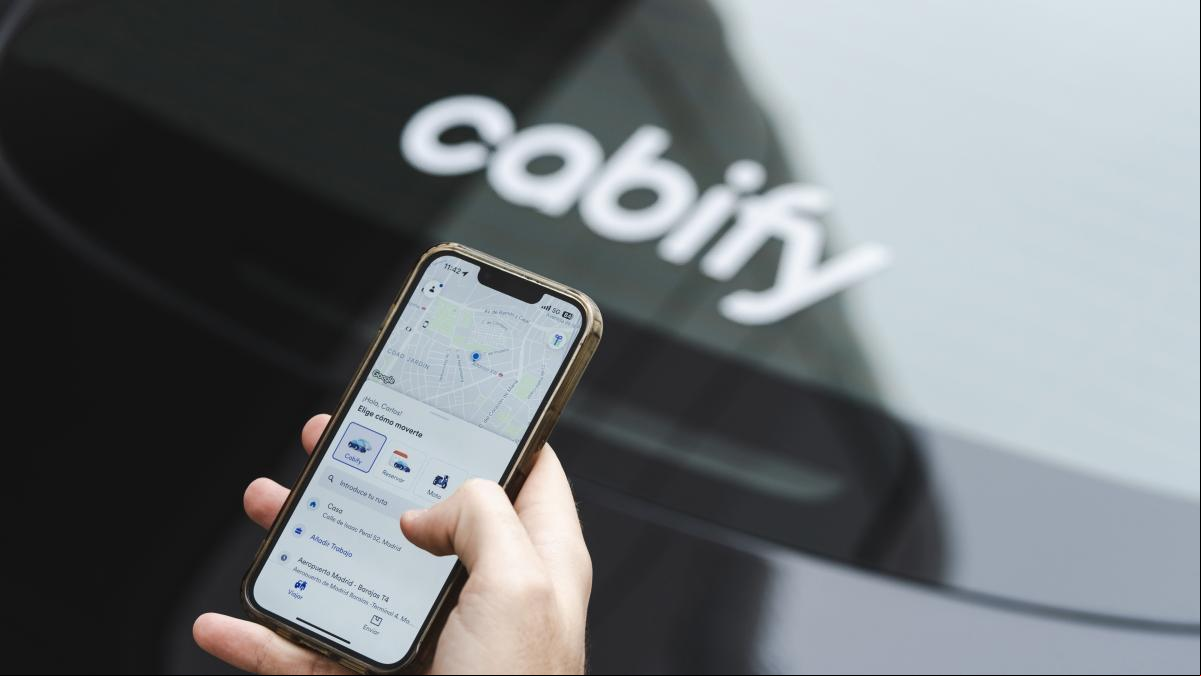 Cabify pide a Barcelona ampliar las licencias de taxi y VTC por la creciente demanda de viajeros