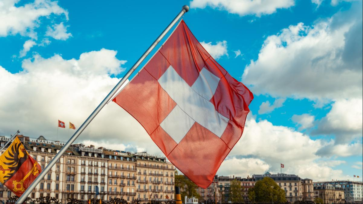 Una compañía suiza ofrece sueldos de más de 10.000 euros al mes a trabajadores españoles y estos son los requisitos que solicitan
