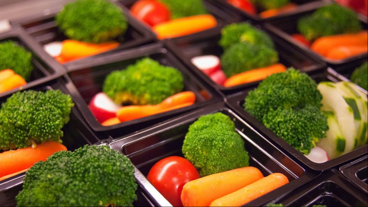 El Gobierno garantizará comida saludable en hospitales y residencias