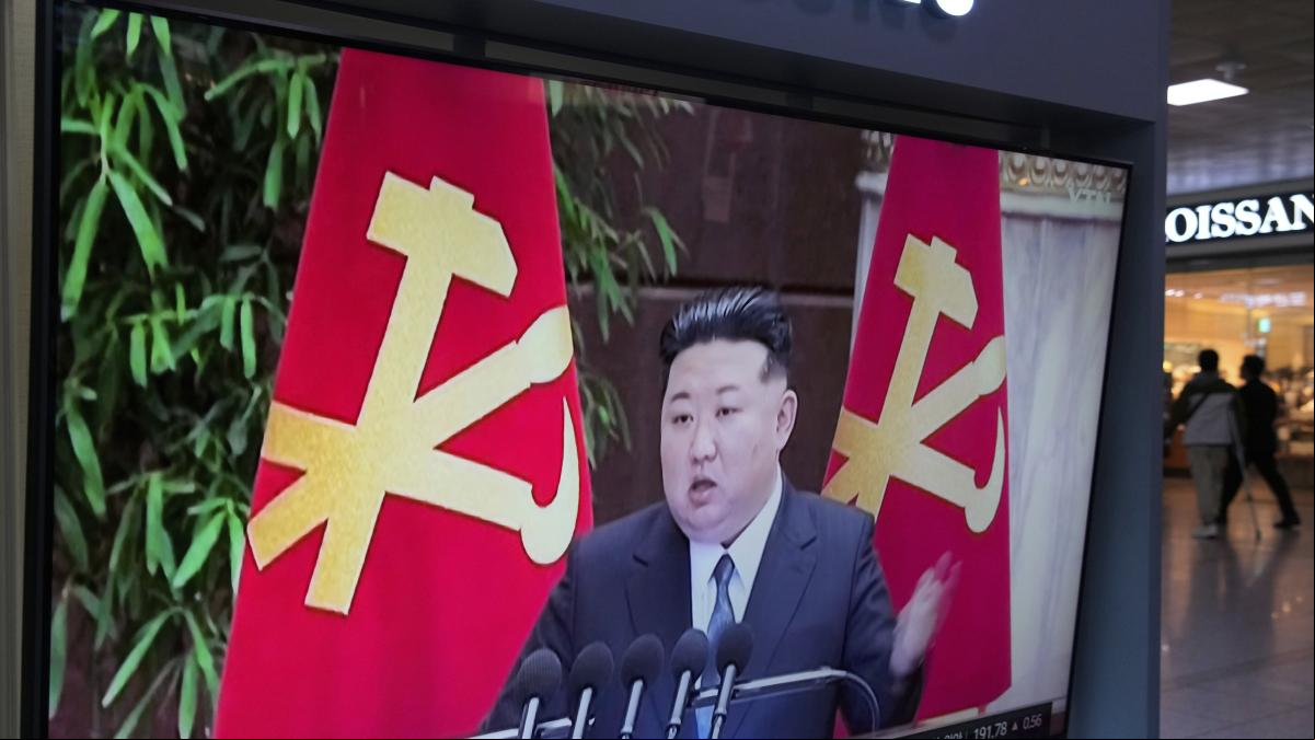 Kim Jong Un tilda de “acto delictivo” la botadura fallida de su nuevo destructor